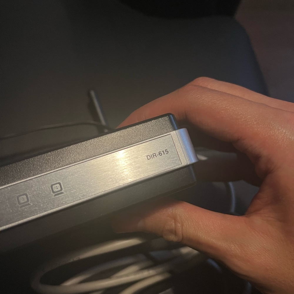 D-Link N300 DIR-615 Router - Picture 7 of 8